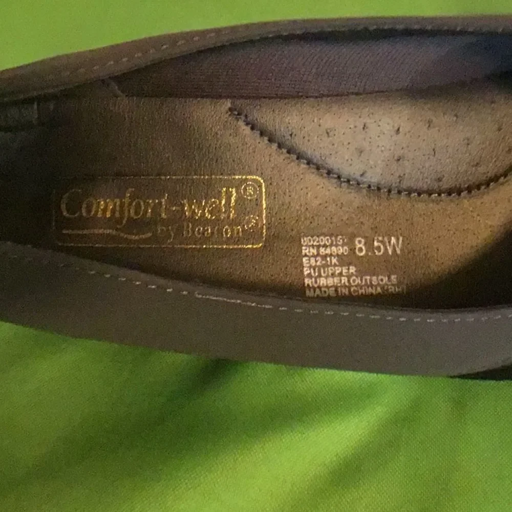 1” gray & black suede like heels in size 8 1/2 W